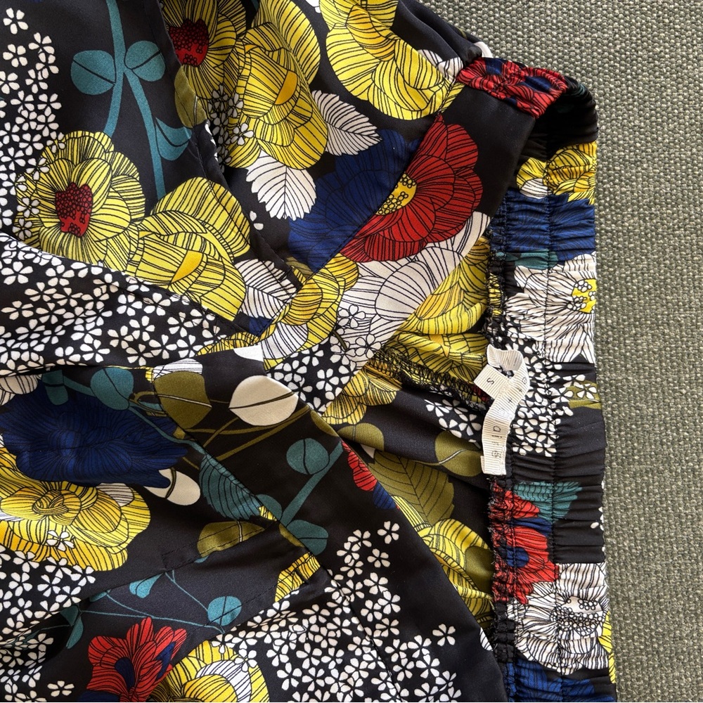 Floral Patterned Pants - Picture 3 of 5